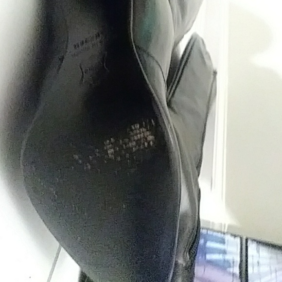 Black Heeled boots - Picture 4 of 8